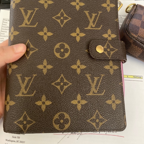 SOLD Authentic Louis Vuitton agenda MM - Picture 3 of 15